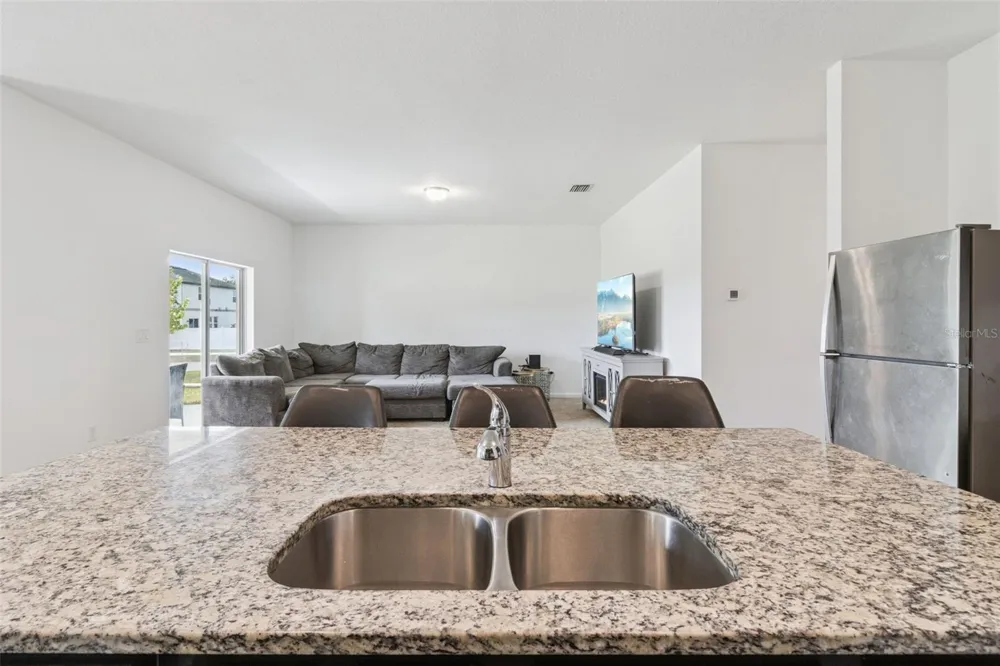 903 SHIMMERING OAKS LANE Seffner, FL 33584