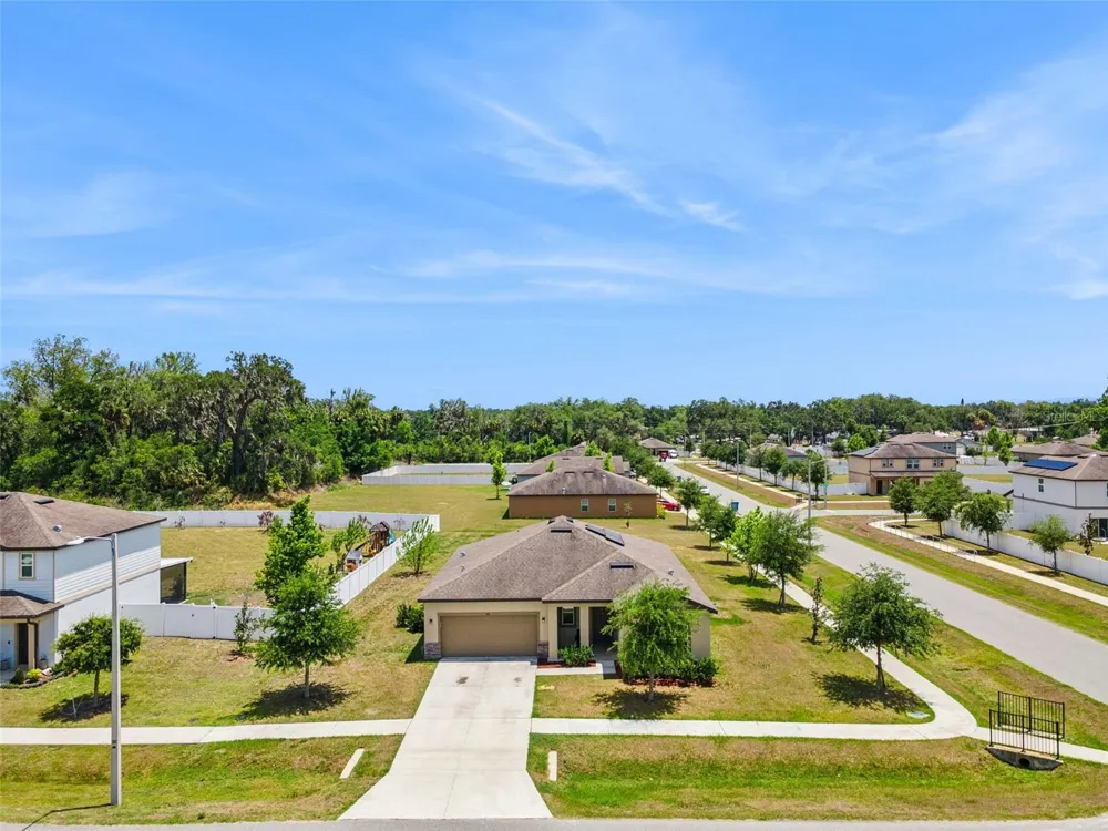903 SHIMMERING OAKS LANE Seffner, FL 33584