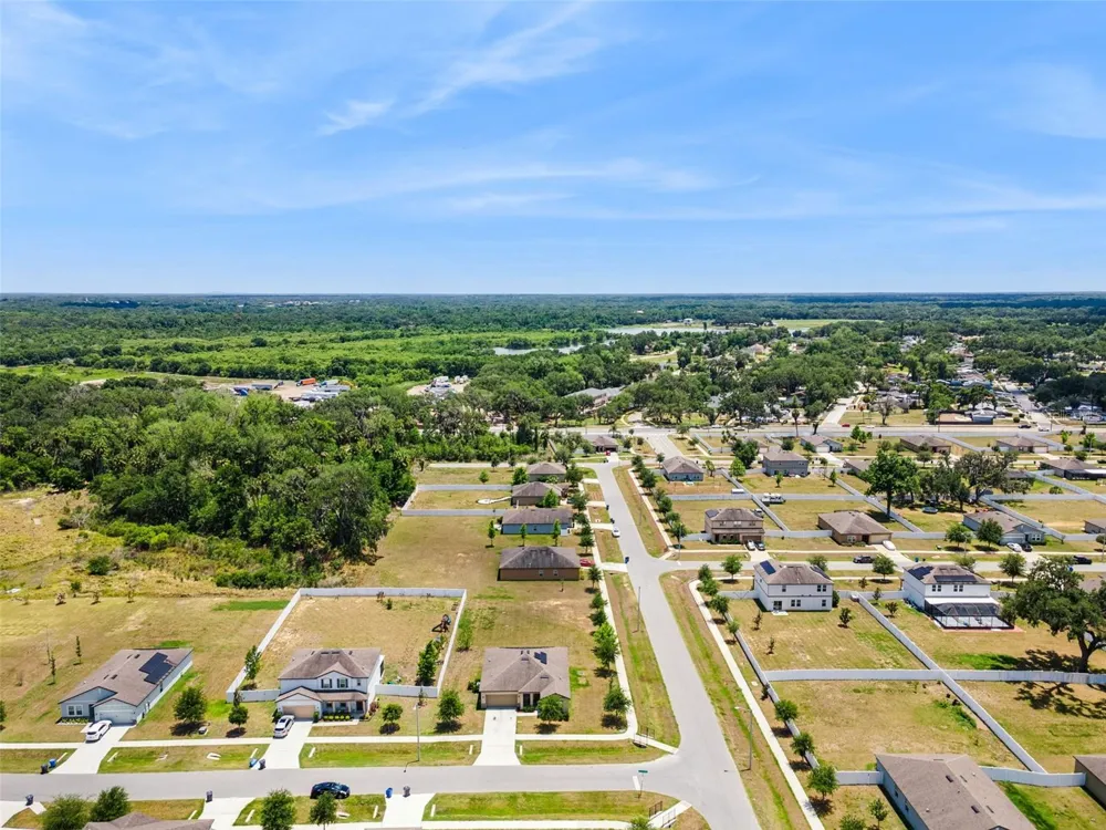 903 SHIMMERING OAKS LANE Seffner, FL 33584