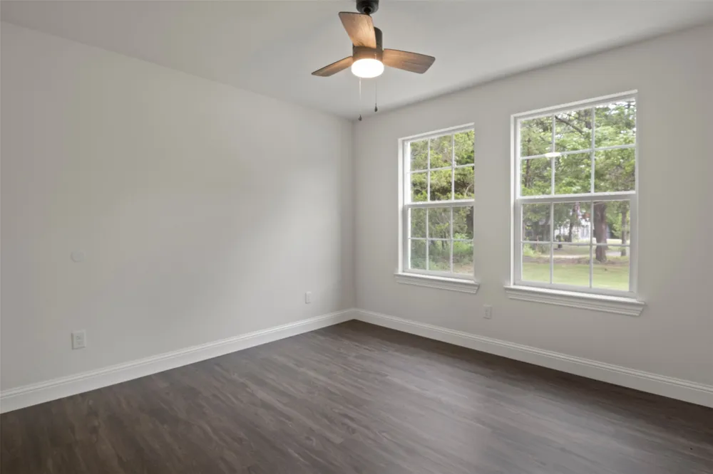 905 W Cardinal Street Ector, TX 75439