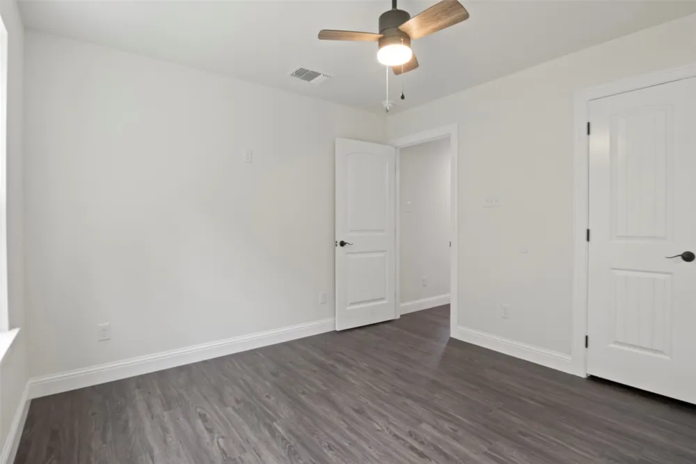 905 W Cardinal Street Ector, TX 75439