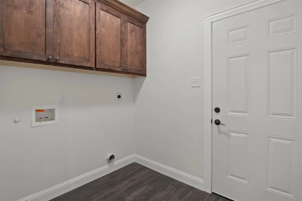 905 W Cardinal Street Ector, TX 75439