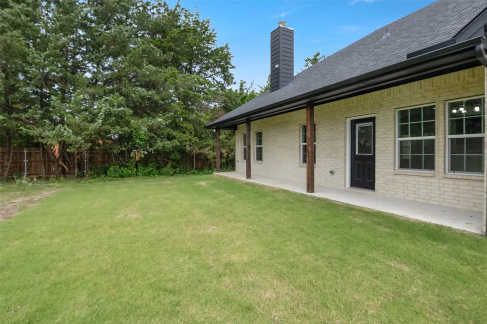 905 W Cardinal Street Ector, TX 75439