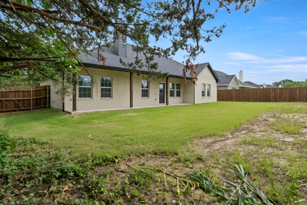 905 W Cardinal Street Ector, TX 75439