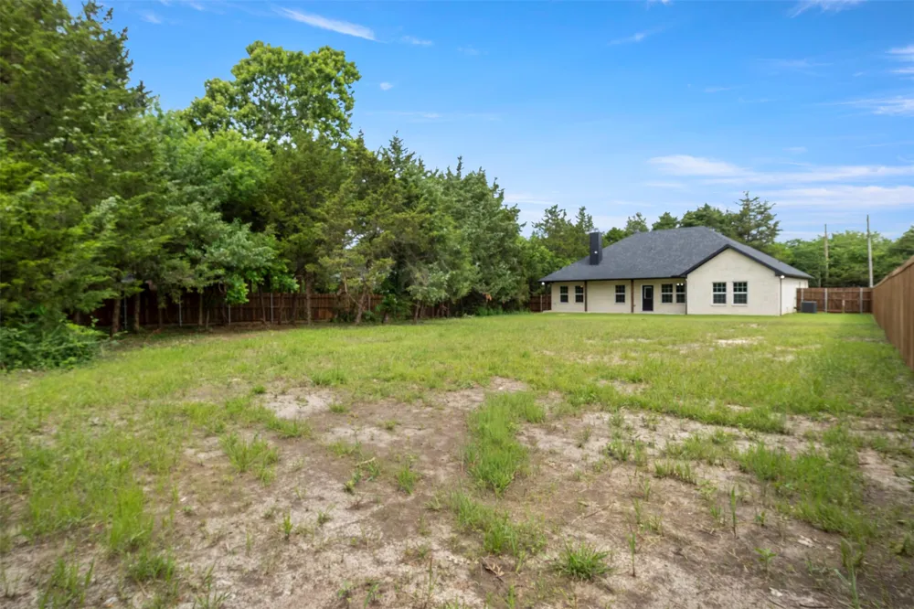 905 W Cardinal Street Ector, TX 75439
