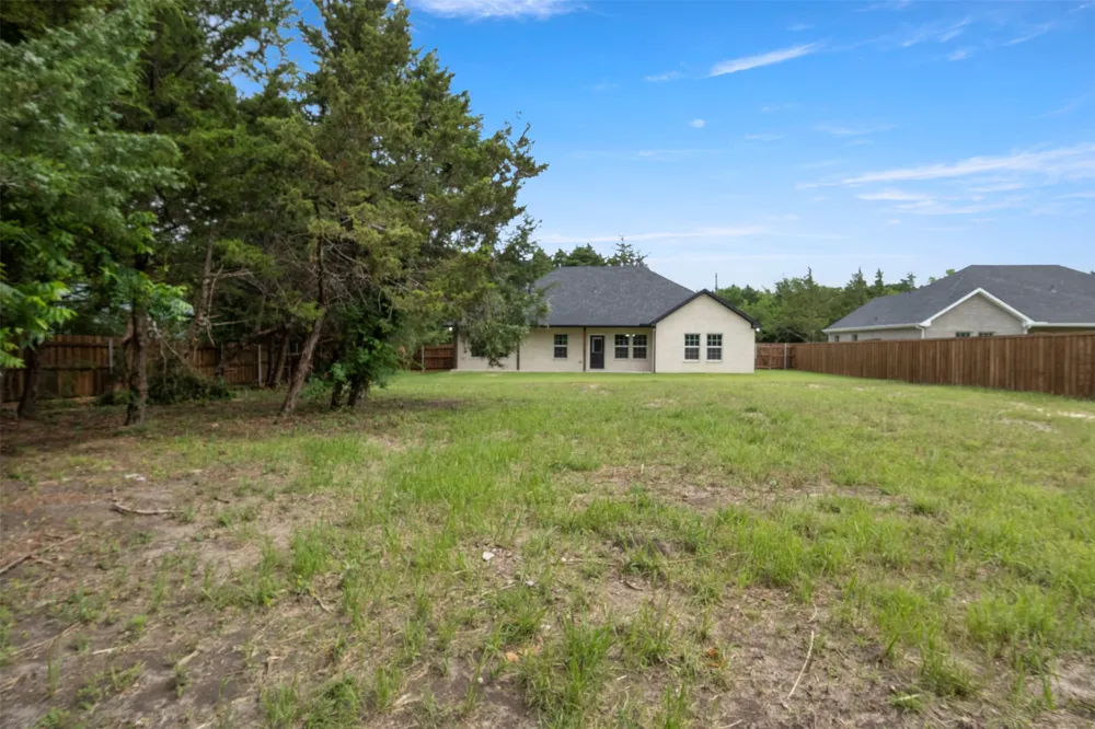 905 W Cardinal Street Ector, TX 75439