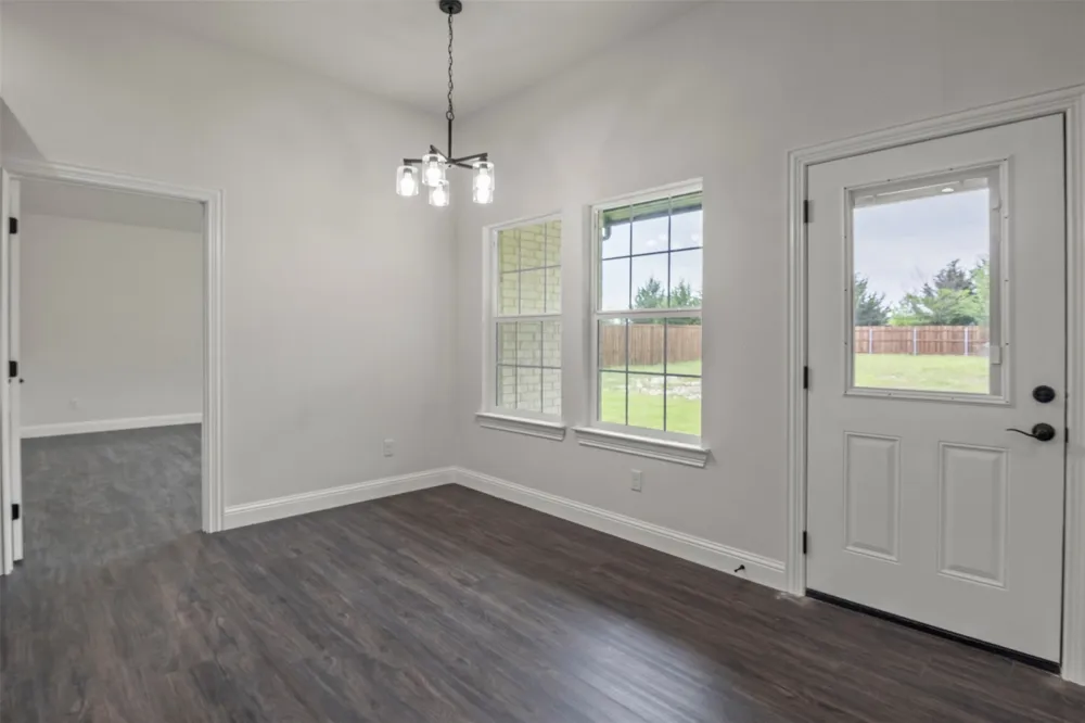 905 W Cardinal Street Ector, TX 75439