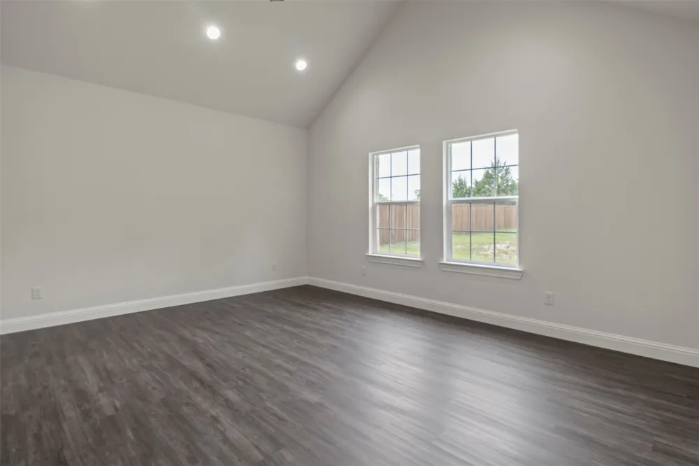 905 W Cardinal Street Ector, TX 75439