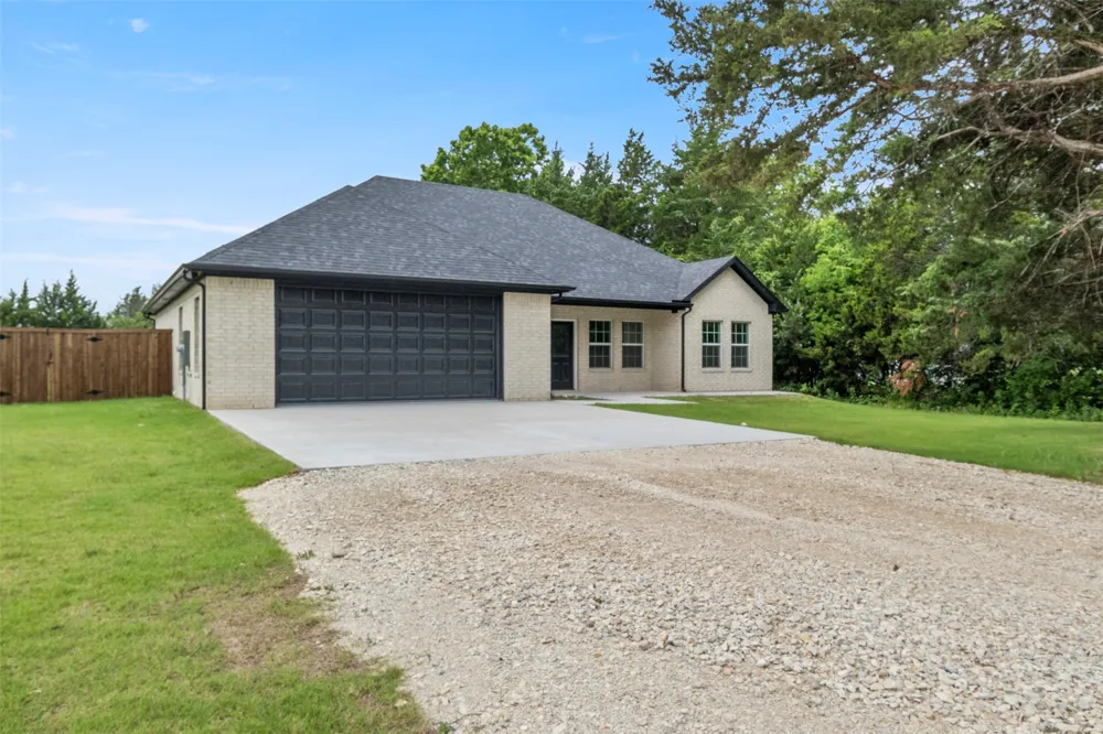 905 W Cardinal Street Ector, TX 75439