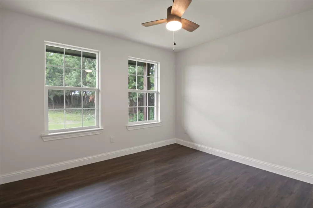 905 W Cardinal Street Ector, TX 75439
