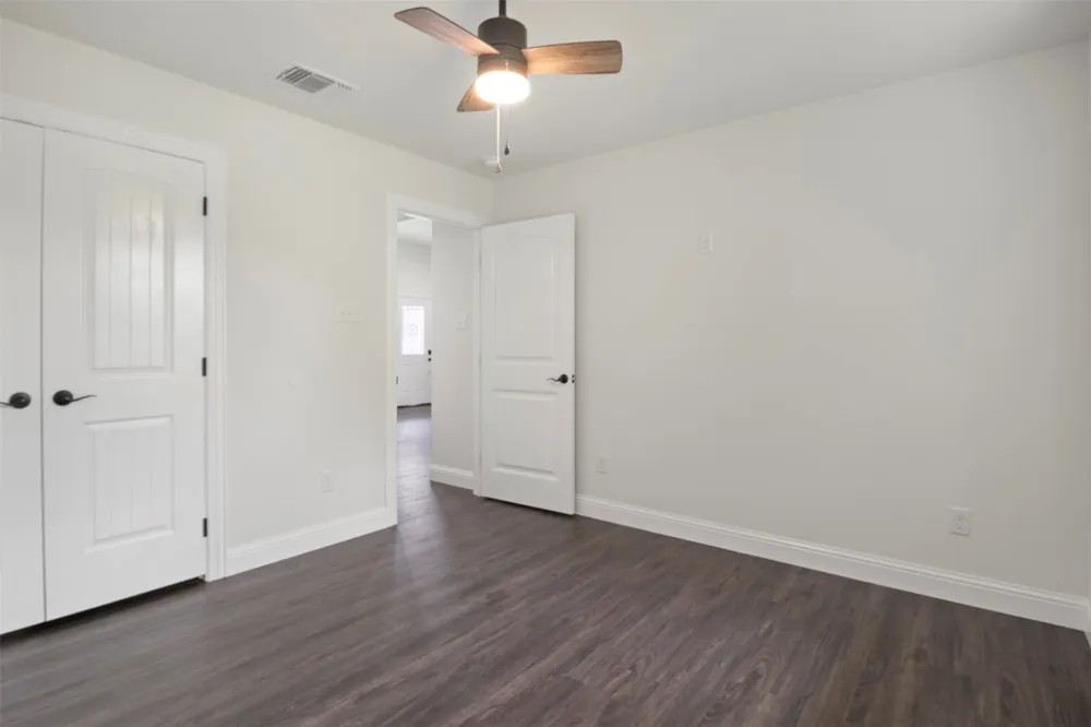 905 W Cardinal Street Ector, TX 75439