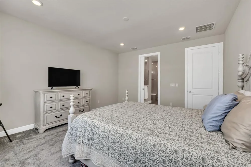 2001 SPRING SHOWER CIRCLE Kissimmee, FL 34744