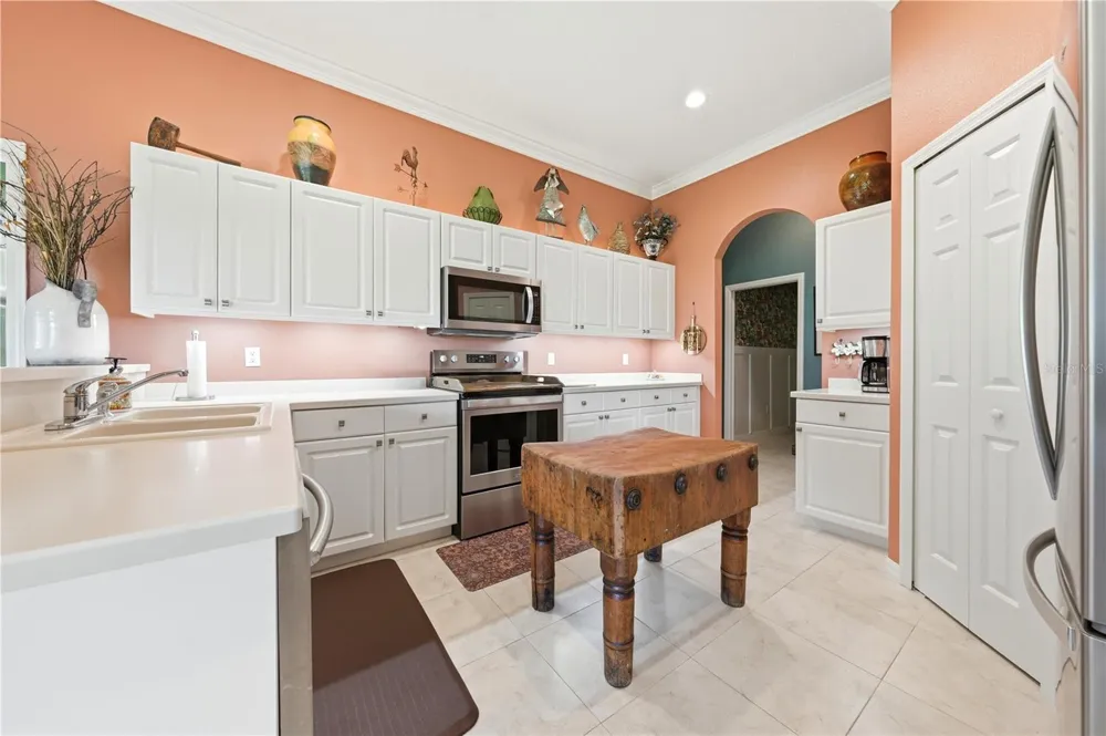 5453 GROVE MANOR Lady Lake, FL 32159