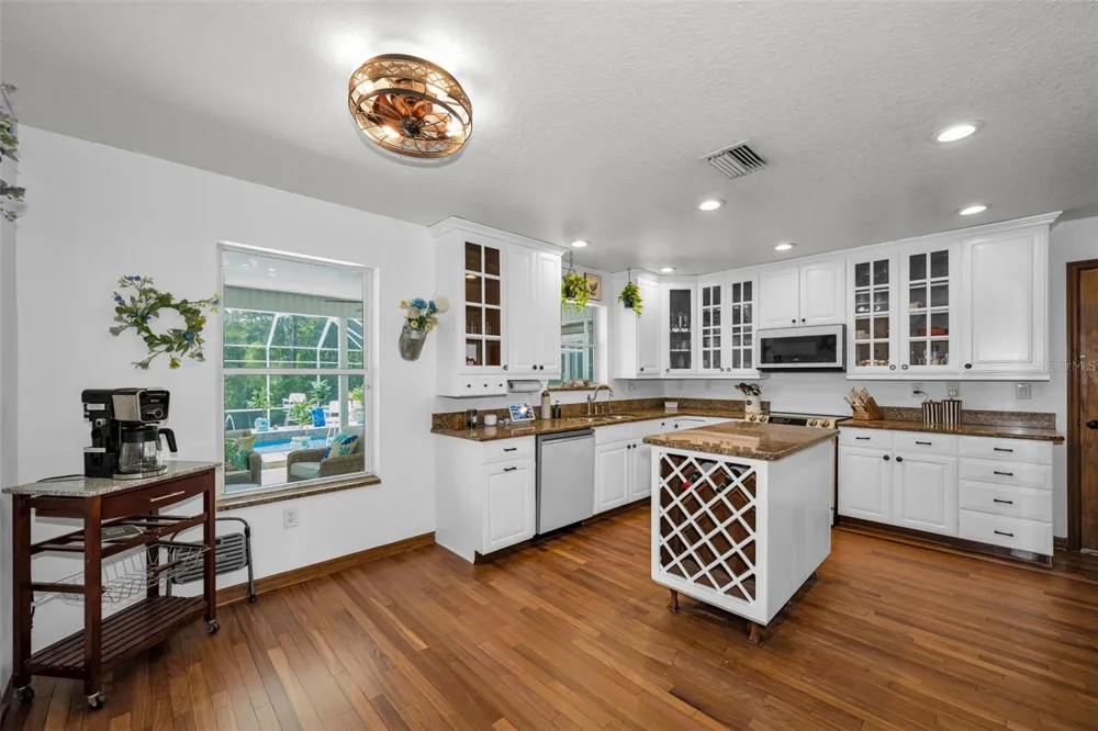 11046 LAKEVIEW DRIVE New Port Richey, FL 34654
