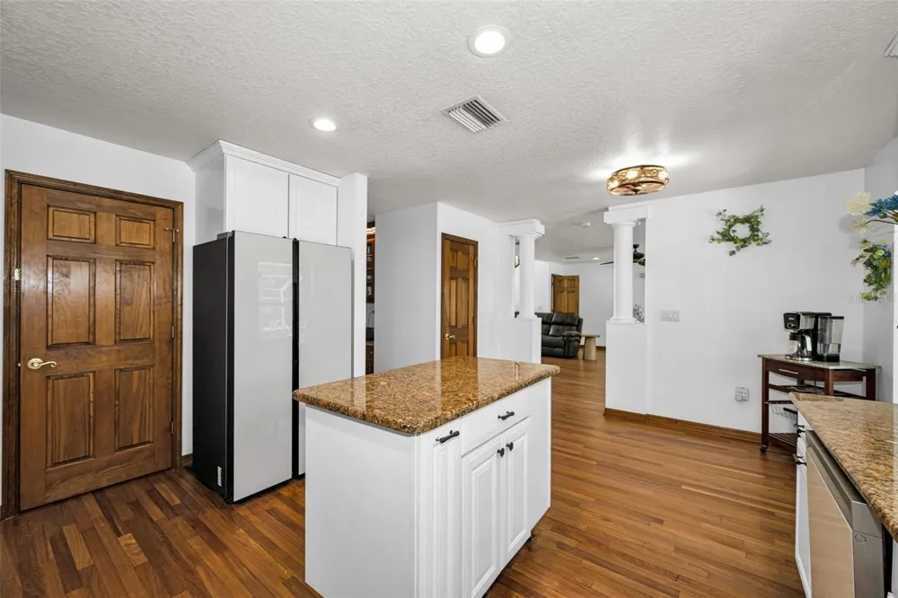 11046 LAKEVIEW DRIVE New Port Richey, FL 34654