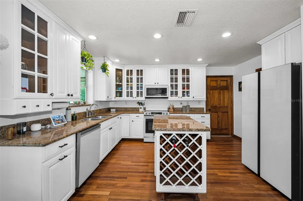 11046 LAKEVIEW DRIVE New Port Richey, FL 34654