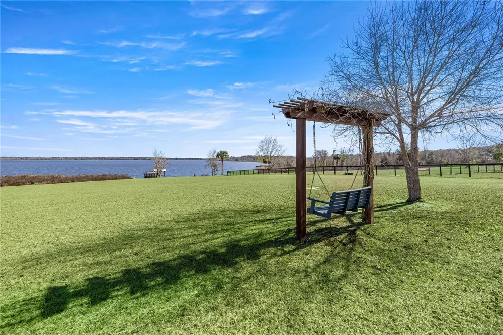 5251 SE 180TH AVENUE ROAD Ocklawaha, FL 32179