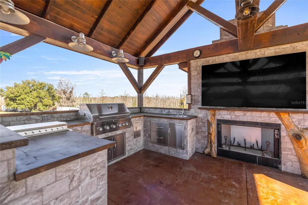 5251 SE 180TH AVENUE ROAD Ocklawaha, FL 32179