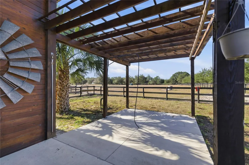 5251 SE 180TH AVENUE ROAD Ocklawaha, FL 32179