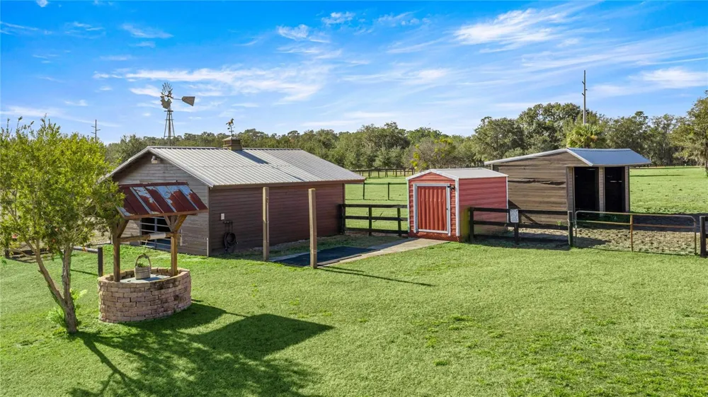 5251 SE 180TH AVENUE ROAD Ocklawaha, FL 32179