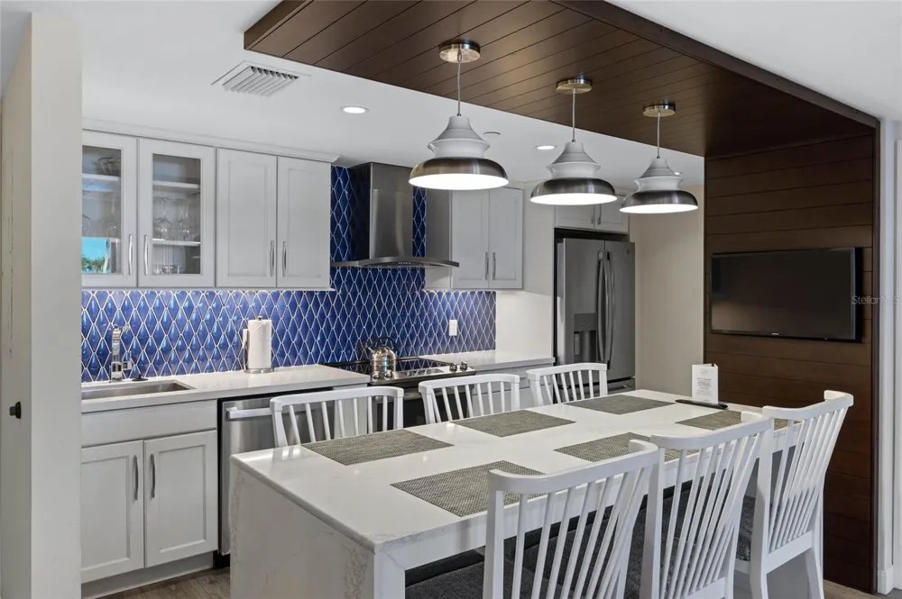 210 SANDS POINT ROAD #2101 Longboat Key, FL 34228