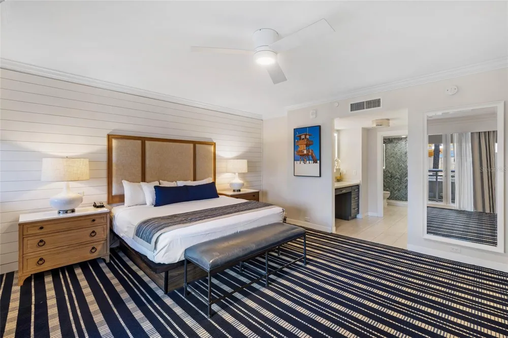 210 SANDS POINT ROAD #2101 Longboat Key, FL 34228
