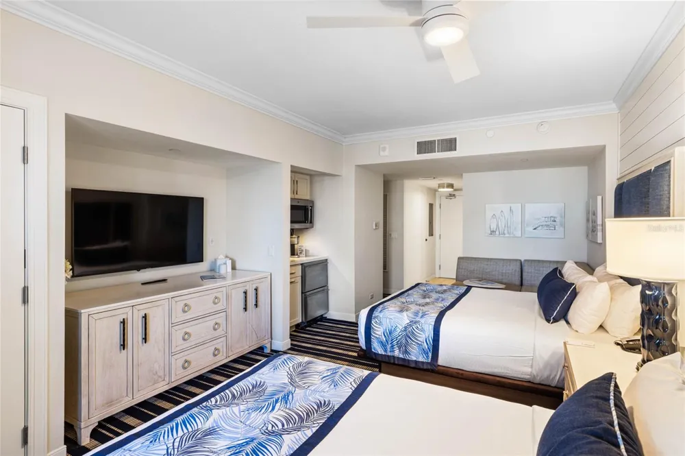 210 SANDS POINT ROAD #2101 Longboat Key, FL 34228