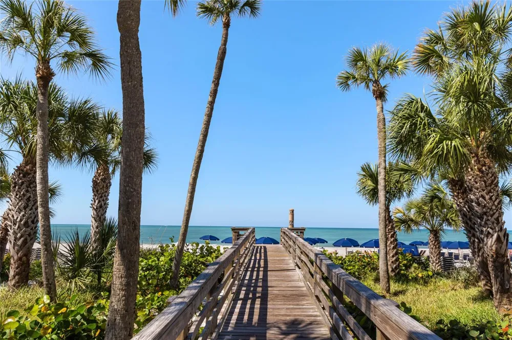 210 SANDS POINT ROAD #2101 Longboat Key, FL 34228