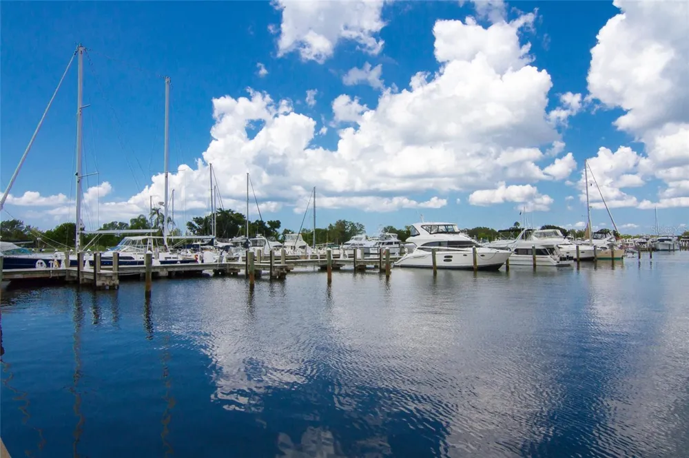 210 SANDS POINT ROAD #2101 Longboat Key, FL 34228
