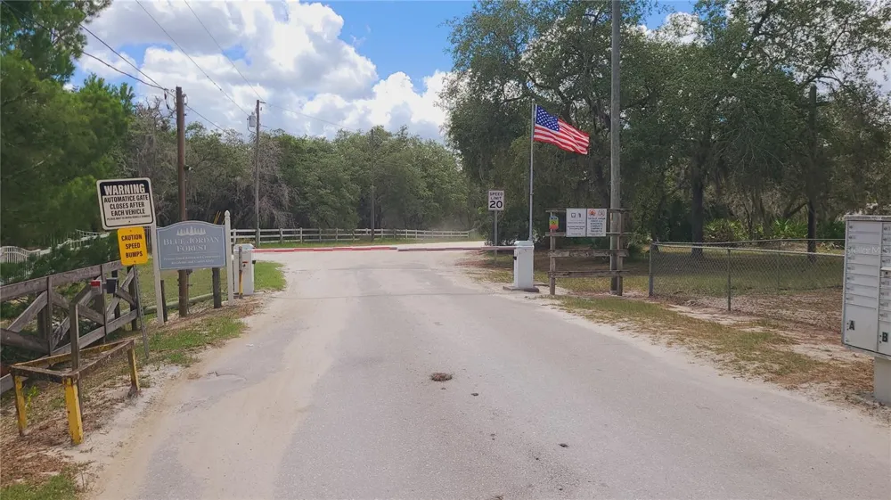 2575 BEAR RUN S Frostproof, FL 33843