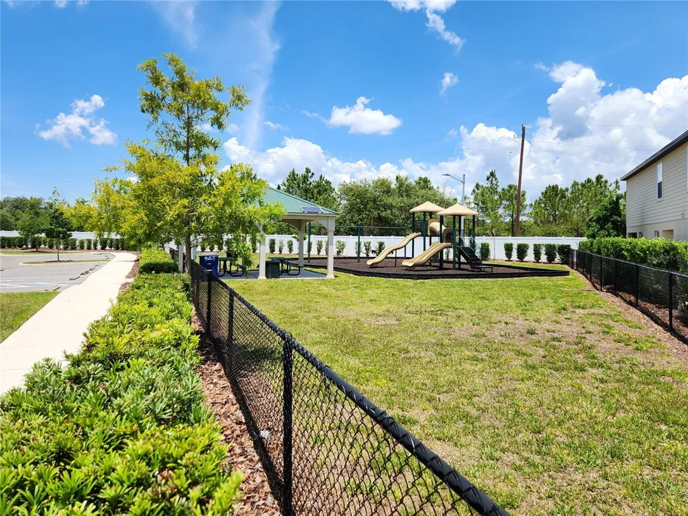 1679 WYNFORD CIRCLE Tavares, FL 32778