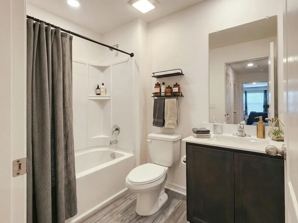 1679 WYNFORD CIRCLE Tavares, FL 32778