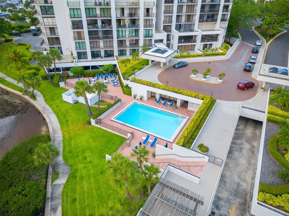 6 BELLEVIEW BOULEVARD #101 Belleair, FL 33756