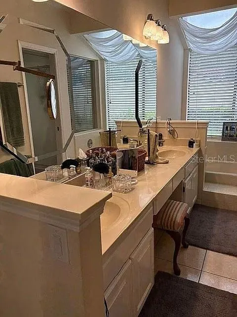 4018 CORRIENTES COURT E Jacksonville, FL 32217