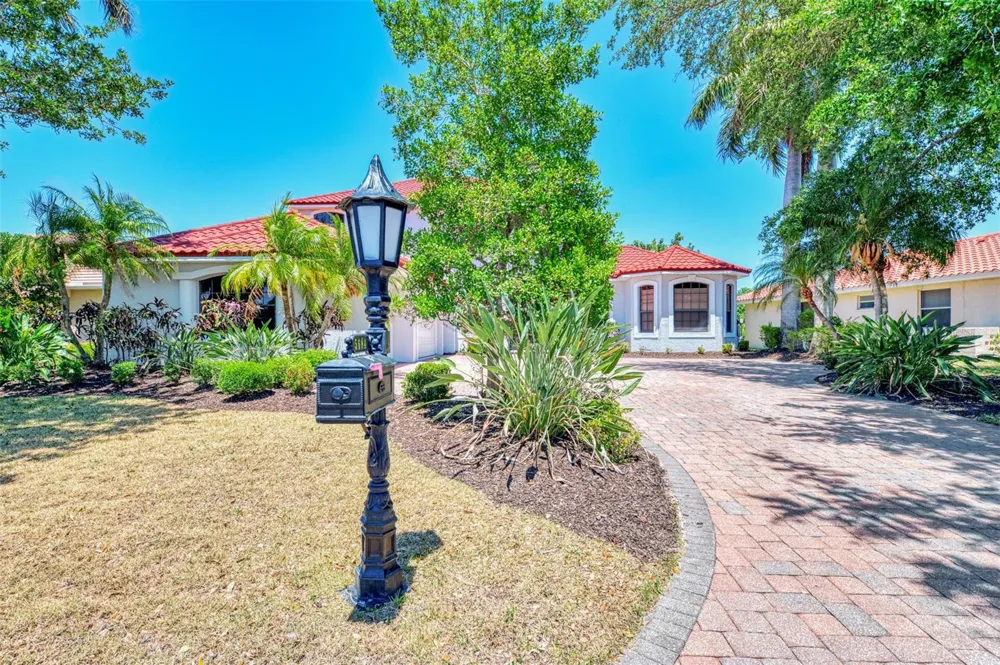 5684 EASTWIND DRIVE Sarasota, FL 34233