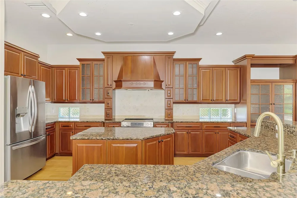 5684 EASTWIND DRIVE Sarasota, FL 34233