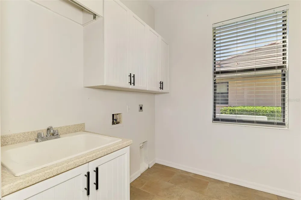 5684 EASTWIND DRIVE Sarasota, FL 34233
