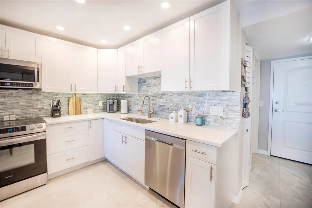 7300 SUN ISLAND DRIVE S #602 South Pasadena, FL 33707