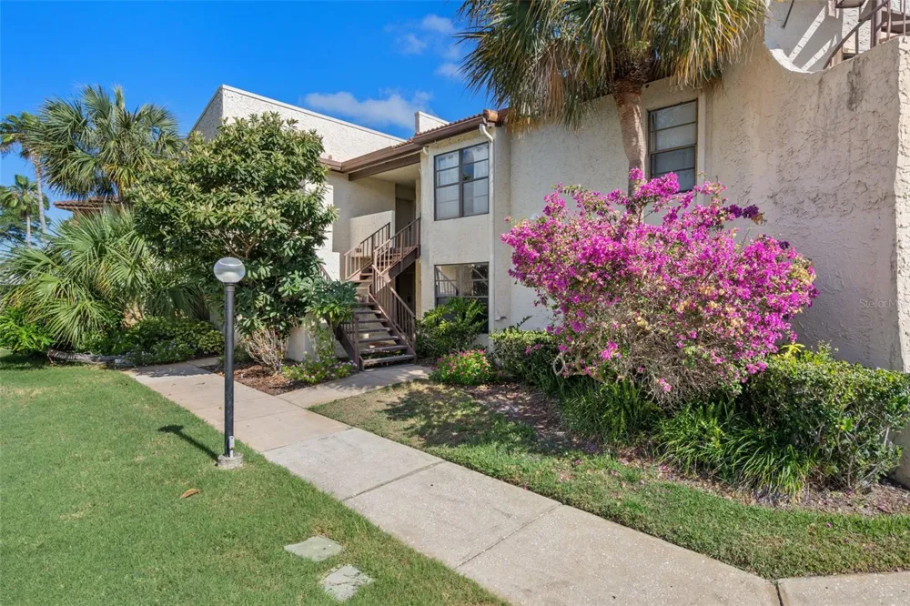 2571 CYPRUS DRIVE #1-201 Palm Harbor, FL 34684