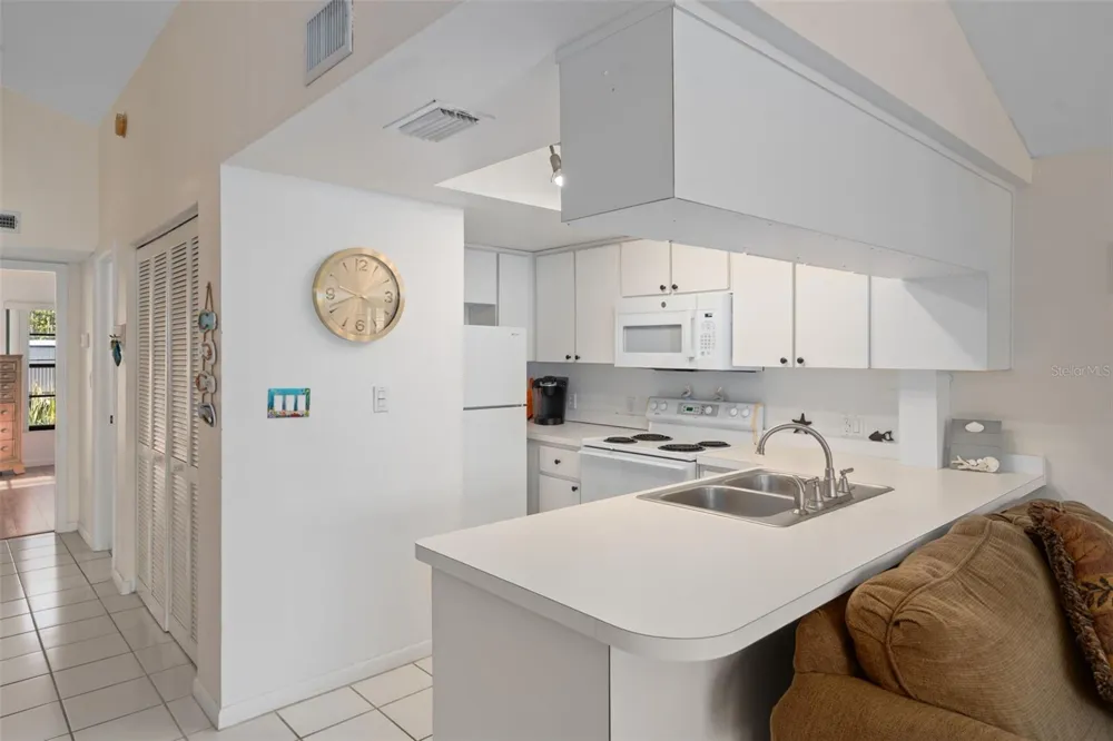 2571 CYPRUS DRIVE #1-201 Palm Harbor, FL 34684