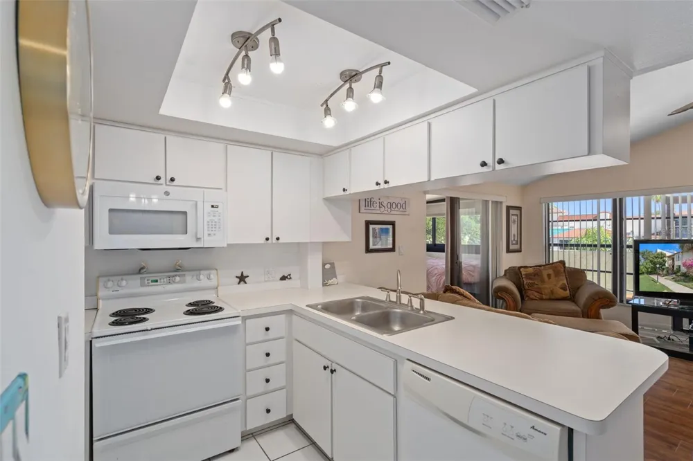 2571 CYPRUS DRIVE #1-201 Palm Harbor, FL 34684