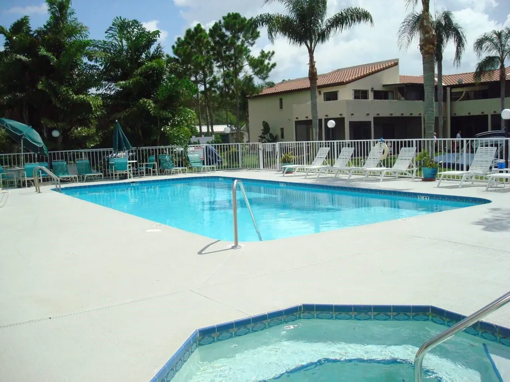 2571 CYPRUS DRIVE #1-201 Palm Harbor, FL 34684