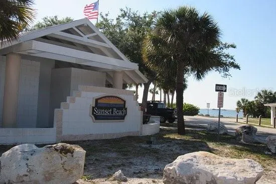 2571 CYPRUS DRIVE #1-201 Palm Harbor, FL 34684
