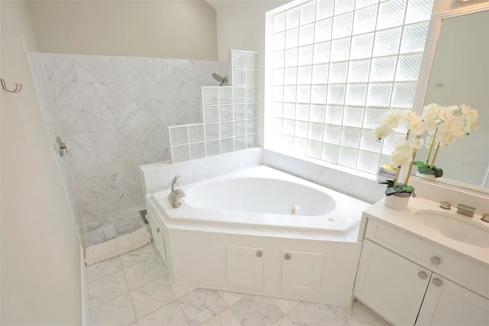 3527 FAIR OAKS LANE Longboat Key, FL 34228