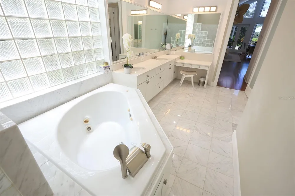 3527 FAIR OAKS LANE Longboat Key, FL 34228