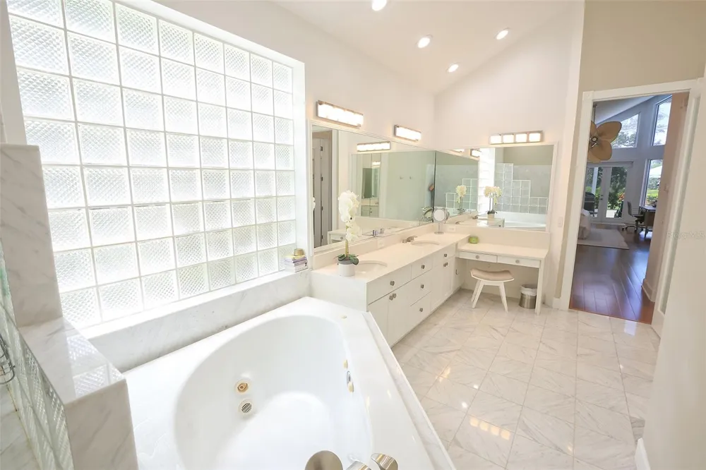 3527 FAIR OAKS LANE Longboat Key, FL 34228