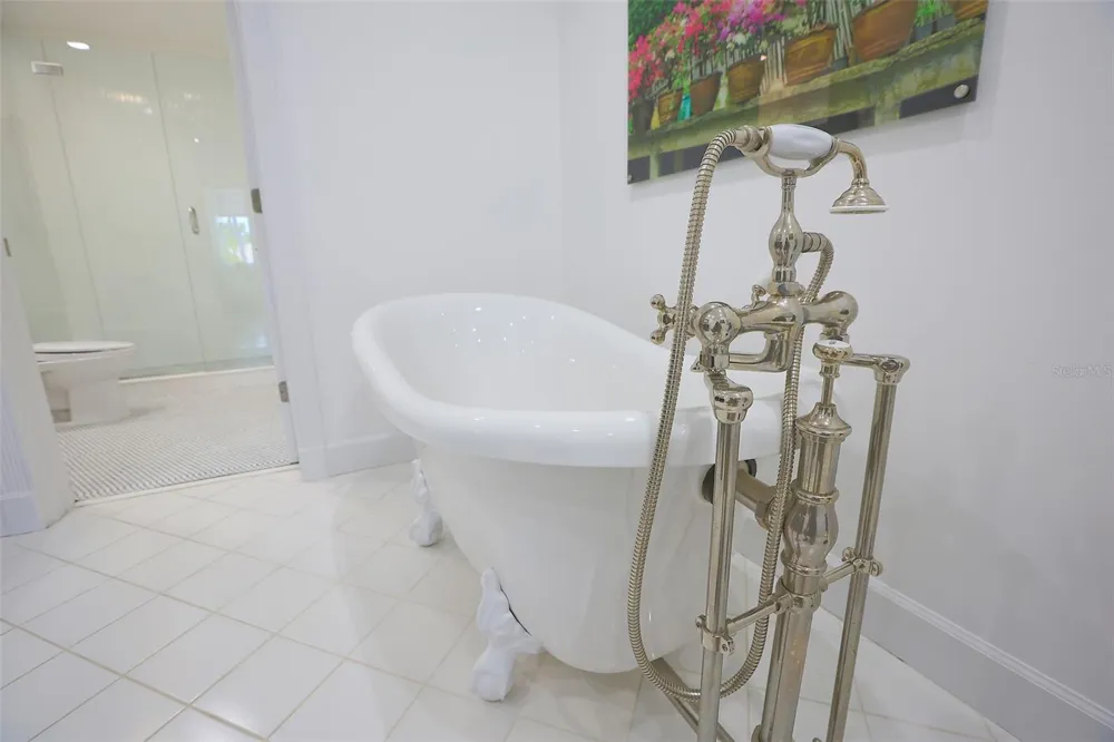 3527 FAIR OAKS LANE Longboat Key, FL 34228