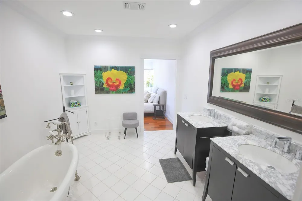 3527 FAIR OAKS LANE Longboat Key, FL 34228