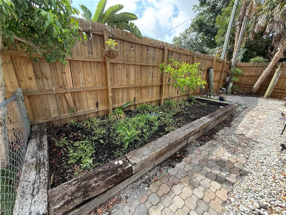 2729 NODOSA DRIVE Sarasota, FL 34232