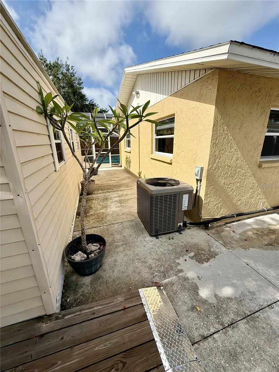 2729 NODOSA DRIVE Sarasota, FL 34232